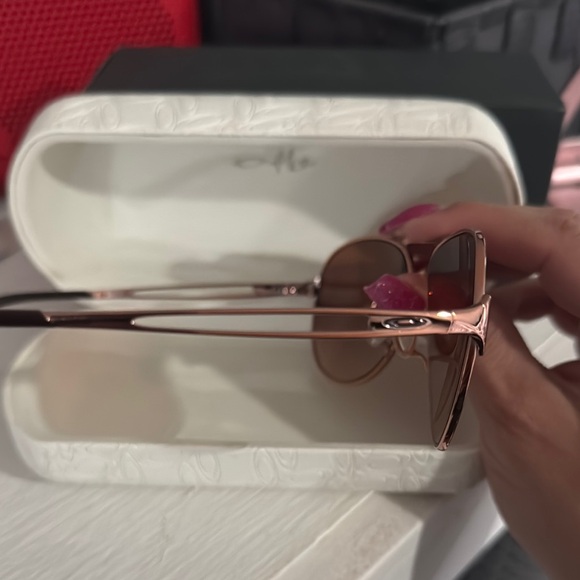 Oakley Aviator Sunglasses with Brown Lenses - Picture 3 of 5